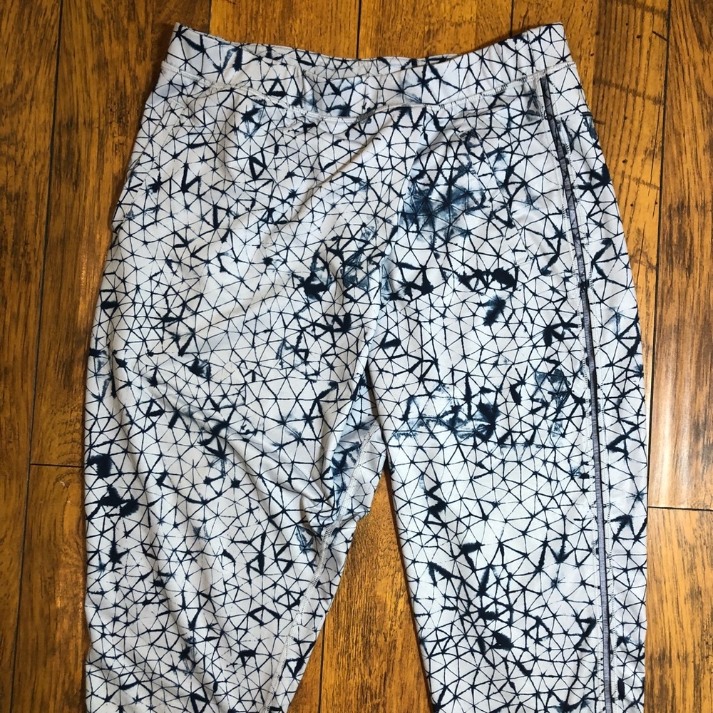 Lululemon athletic pants size 6